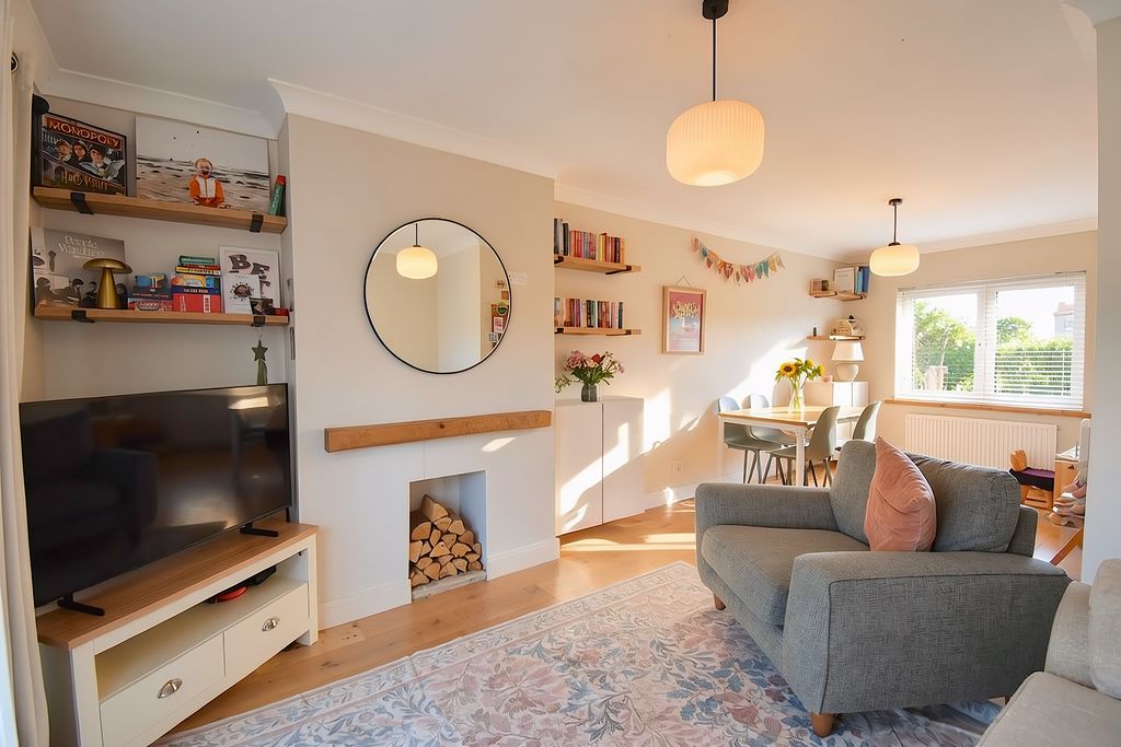 Sitting Room / Dining Room- click for photo gallery